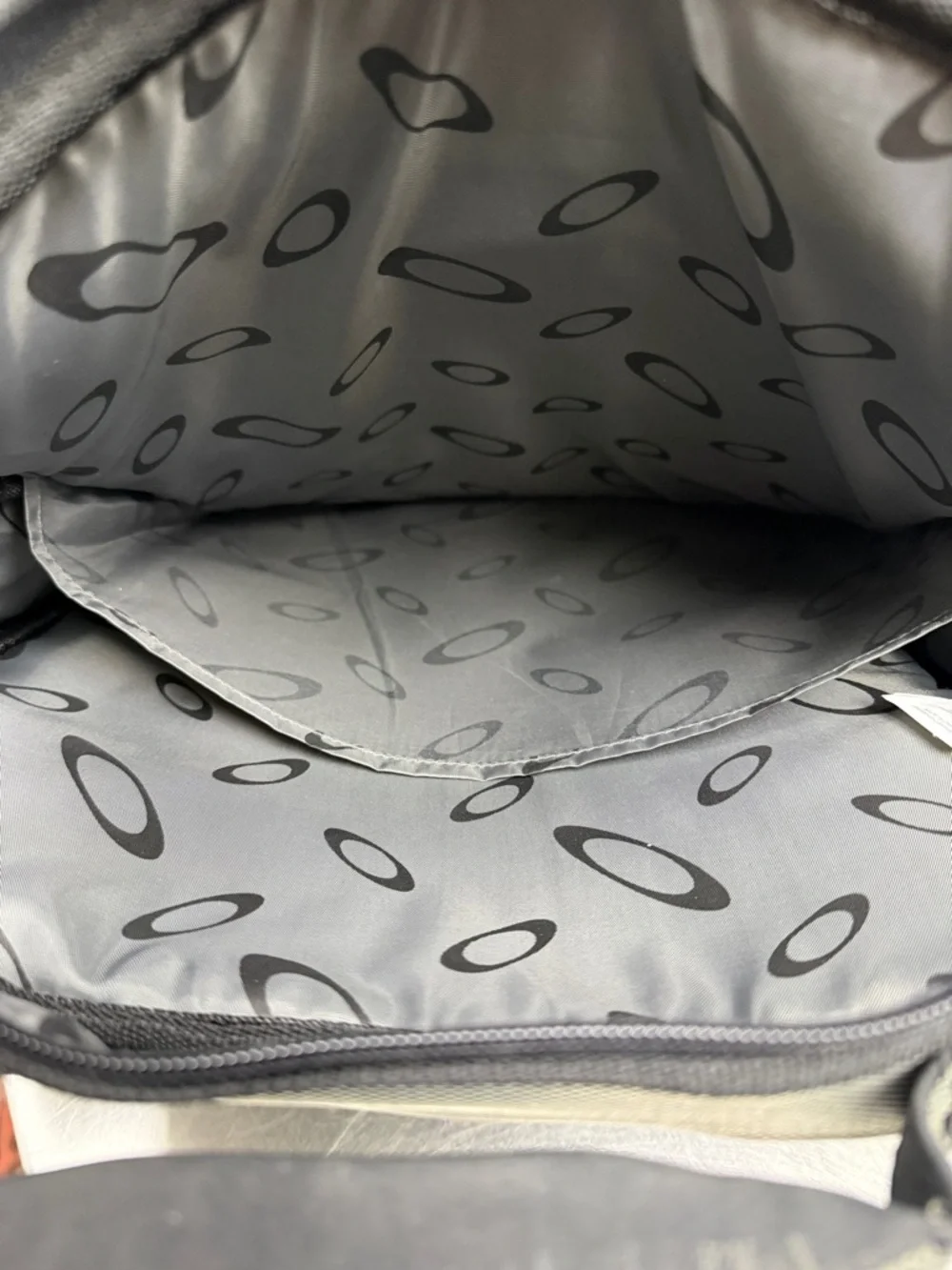 Oakley Tactical Field Gear Vertical Messenger Tech Bag 2.0